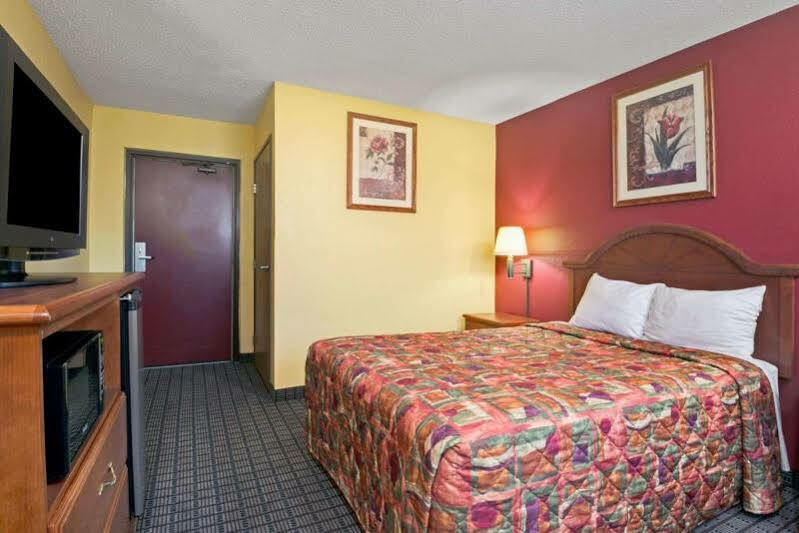 Travelodge By Wyndham Torrington Buitenkant foto