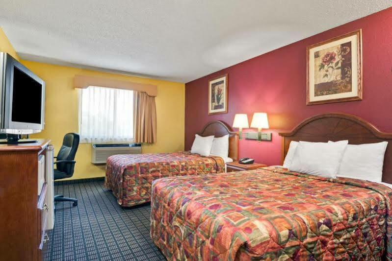 Travelodge By Wyndham Torrington Buitenkant foto